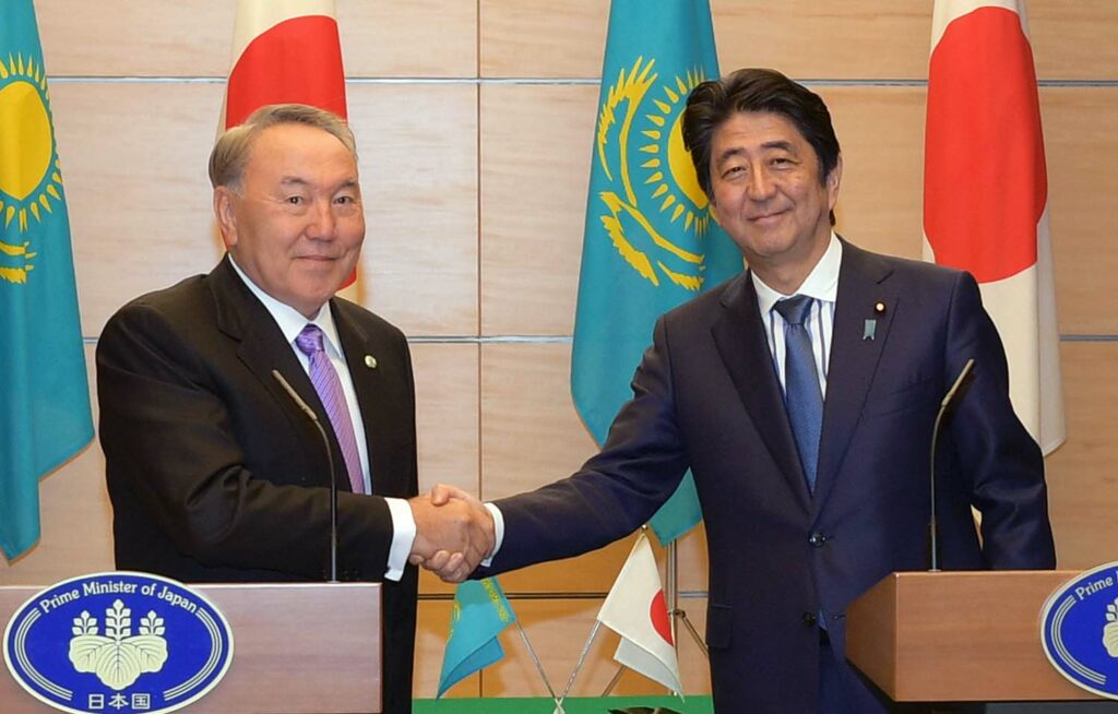 Синдзо Абэ: Я намерен и впредь прилагать усилия для развития отношений между Японией и Казахстаном