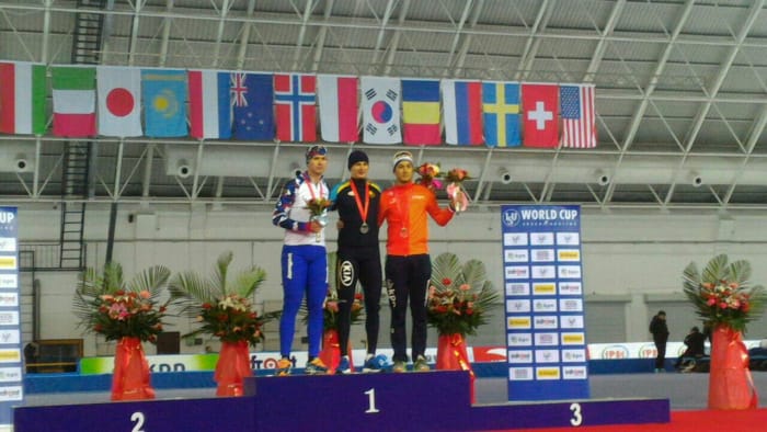 Казахстанский конькобежец завоевал золото на этапе Кубка мира в Китае