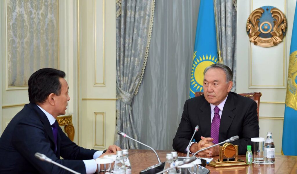 Нурсултан Назарбаев провел встречу с председателем правления АО НК «КазМунайГаз» Сауатом Мынбаевым