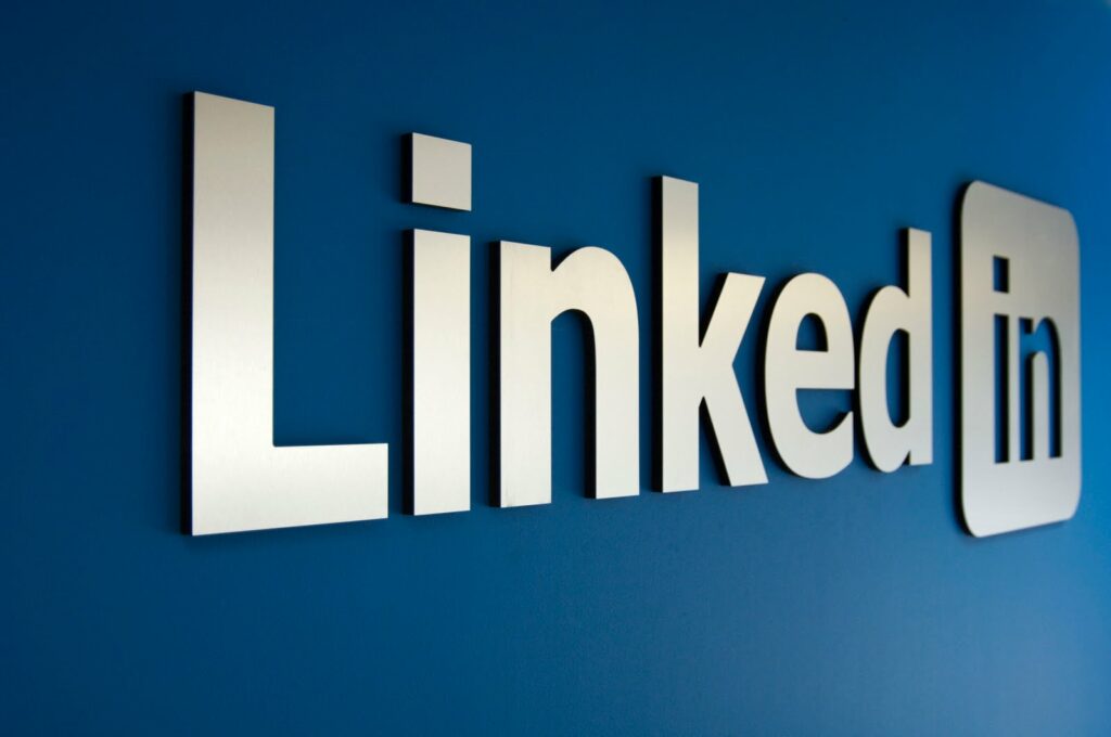 Еврокомиссия одобрила покупку Microsoft соцсети Linkedin