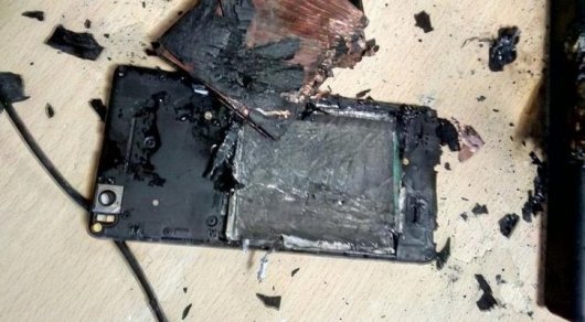 Актюбинка получила ожоги во время взрыва мобильного телефона