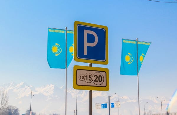 Платные парковки в Алматы перестанут работать из-за ремонта