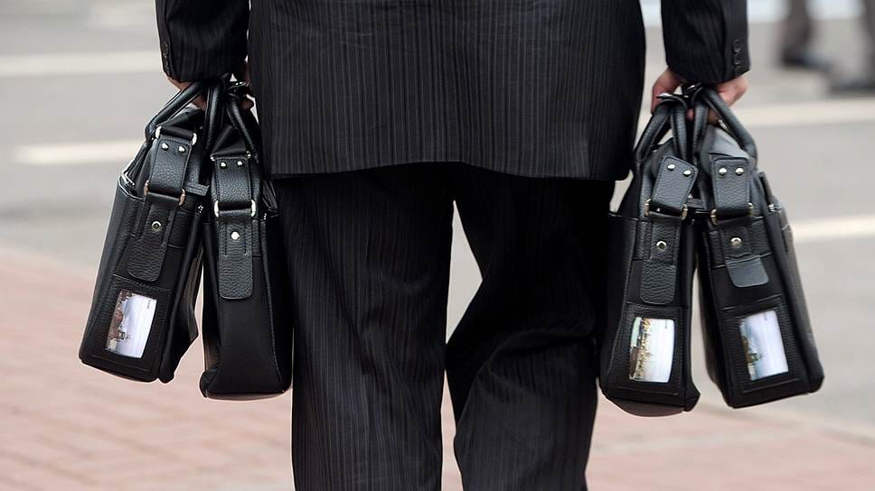 Казахстанским чиновникам разрешат приходить позже и продлят обед