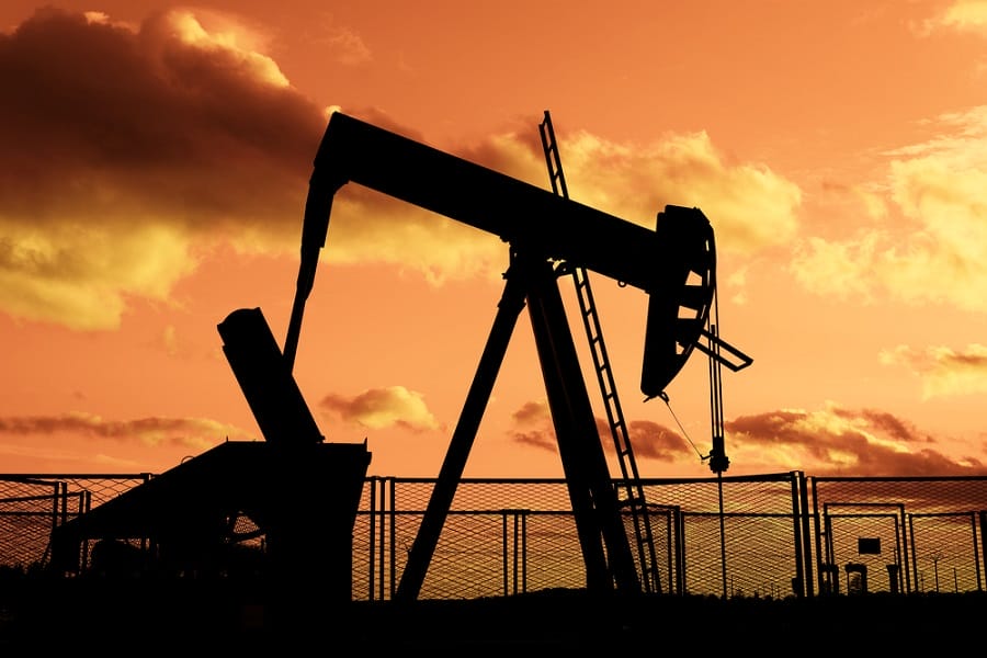 Нефть дорожает из-за приостановки поставок в Красном море