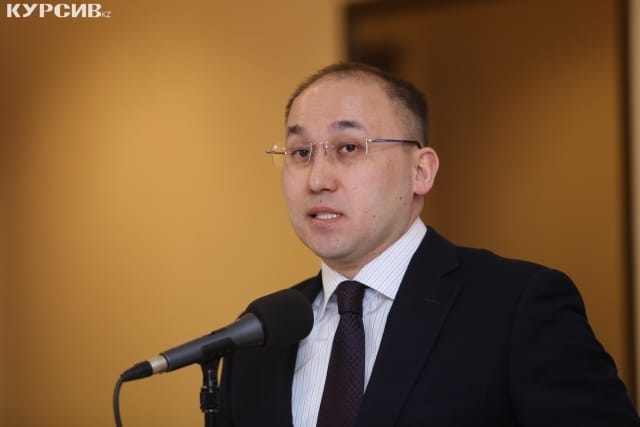 Абаев: Автопарки Уральска противятся внедрению оплаты проезда СМС