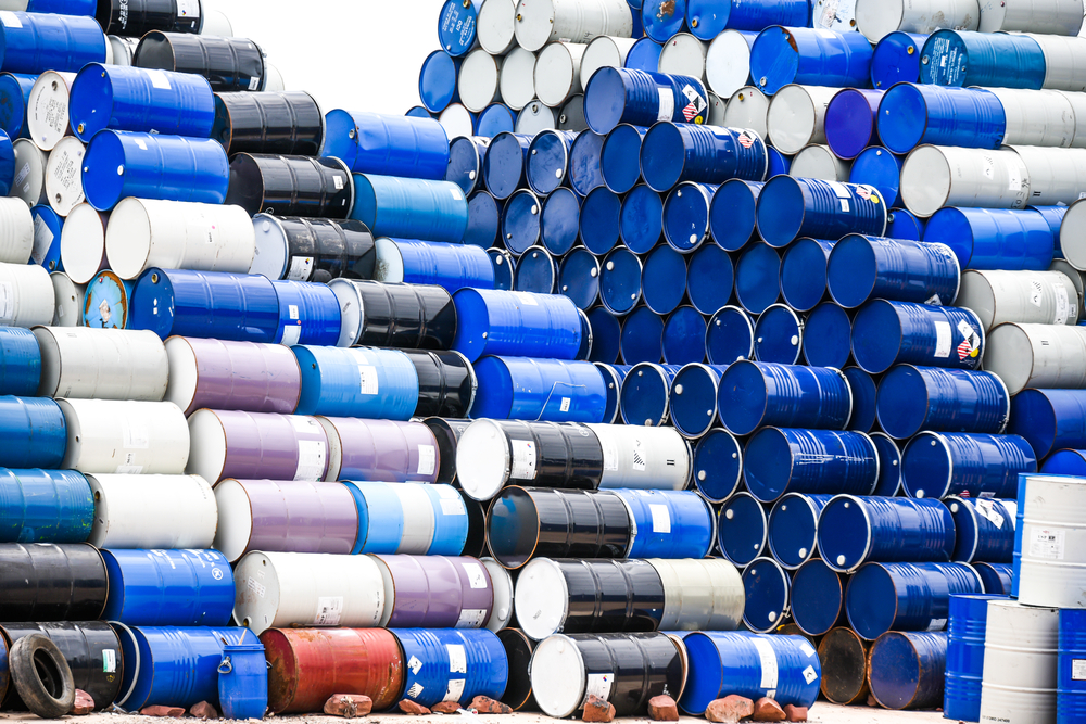 Нефть пытается восстановиться после сильного падения