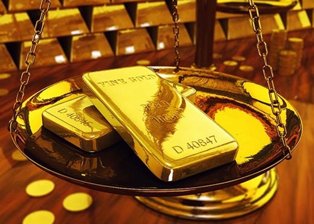 Золото подешевело до менее $1200 за унцию