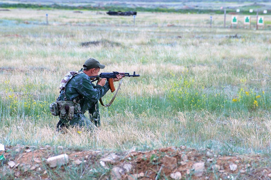 Казахстанские военнослужащие пострадали из-за взрыва неустановленного предмета на полигоне