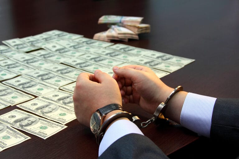 Шымкентте қалалық экономикалық тергеу департаментінің қызметкері ұсталды