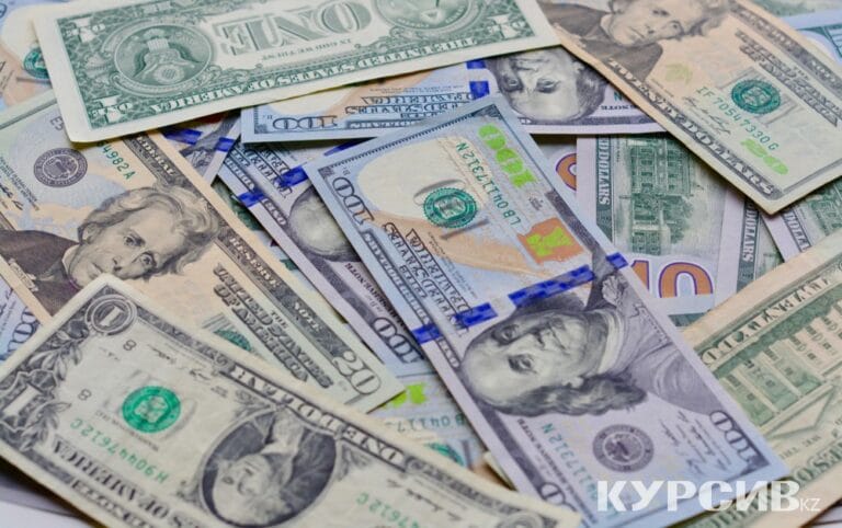 Құлпынай теру эффектісі: Ұлыбританиядан ақша аударымдары рекорд жаңартты