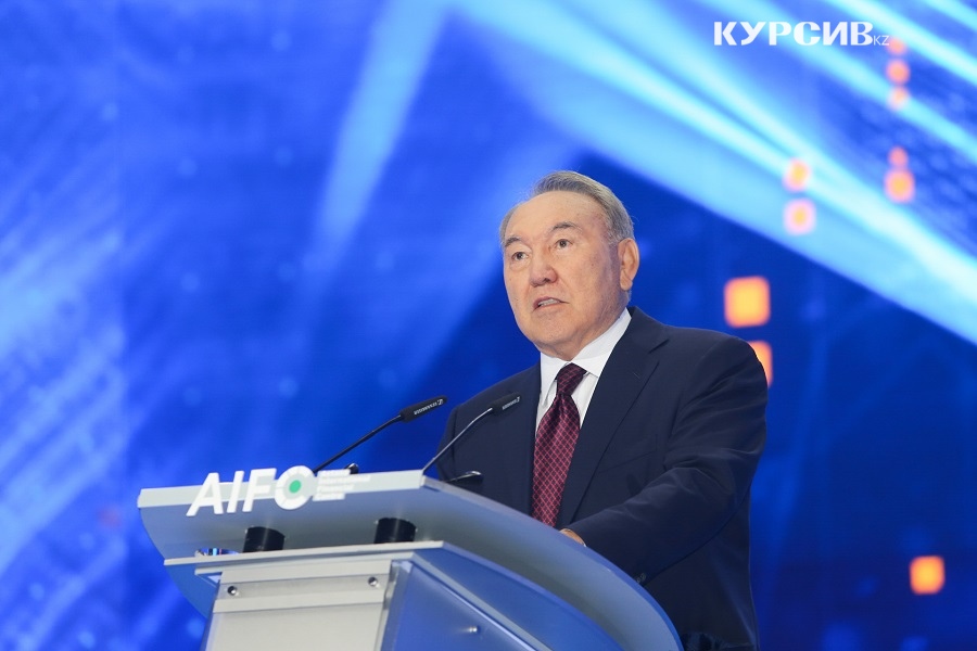 Назарбаев: «Если сидеть на сырьевой диете, то можно остаться на бобах»