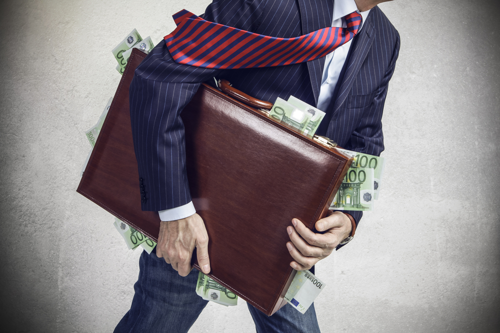 Сколько денег своровали задержанные дипломаты МИД РК?