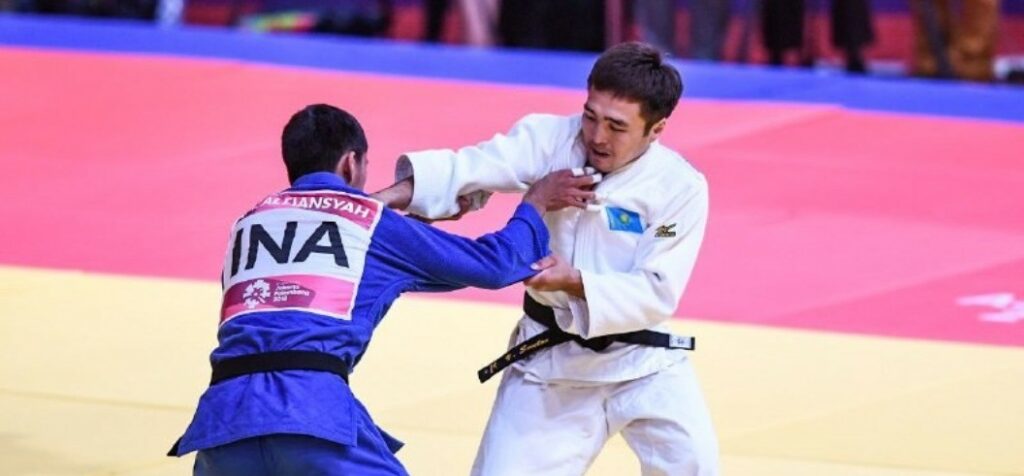 Возможно сломали ребро: казахстанского дзюдоиста увезли на скорой с Азиады