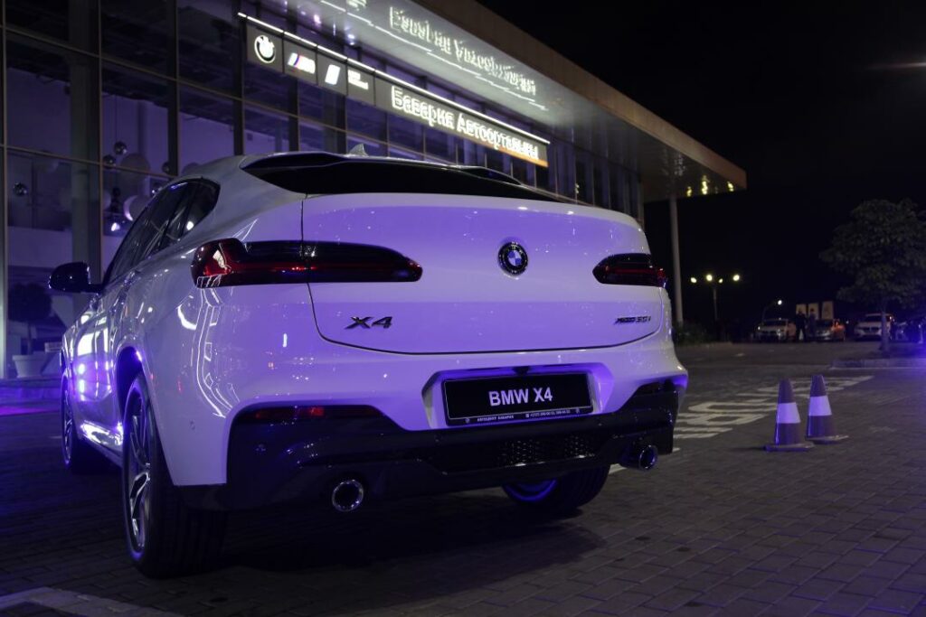 В Казахстане стартовали продажи второго поколения кроссовера BMW X4