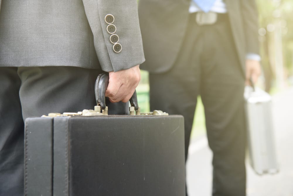 Казахстанские чиновники будут получать бонусы до $300 в месяц