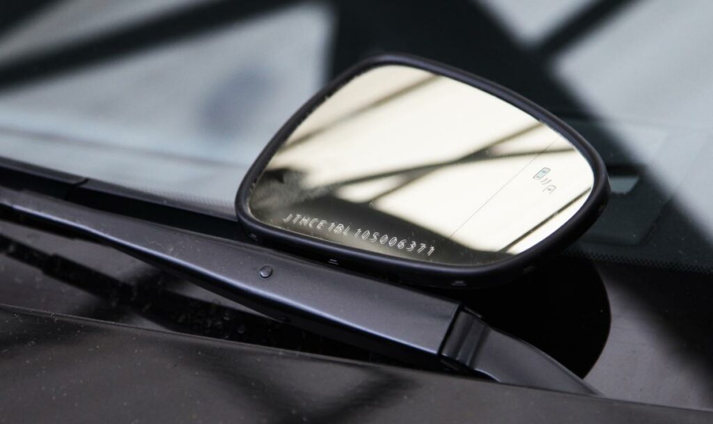 «Зеркальная» безопасность. Лазерная гравировка