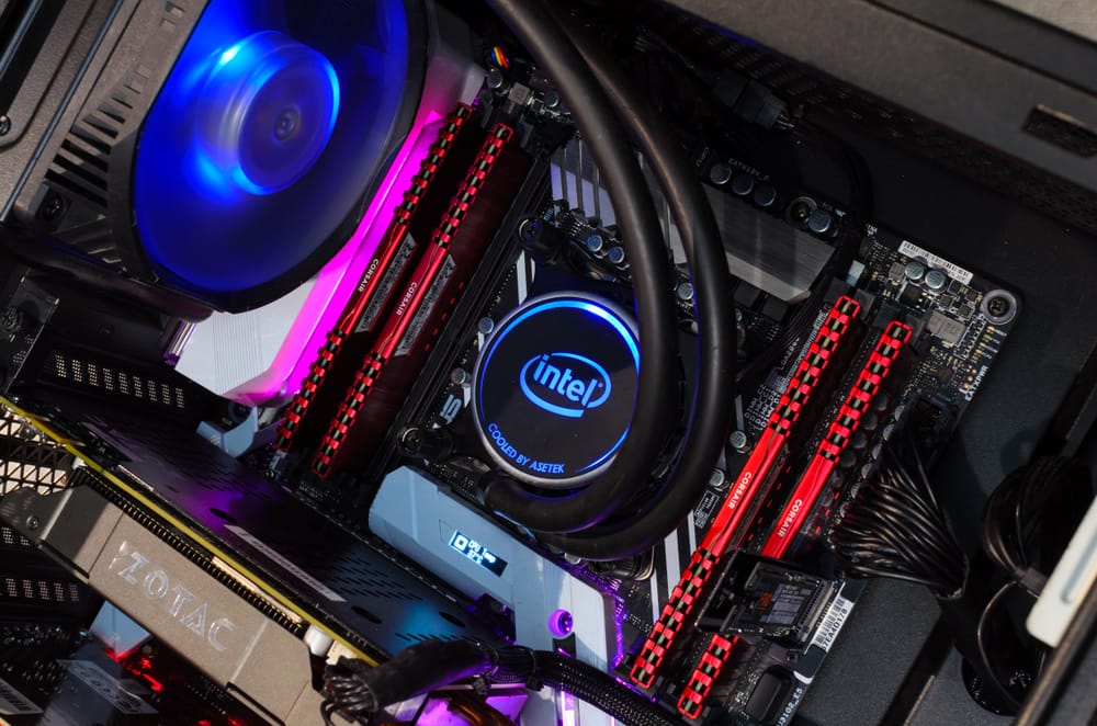 Intel представила процессоры Core девятого поколения