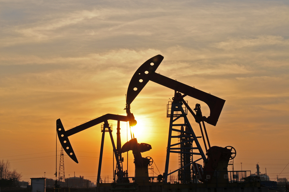 Нефть дешевеет в ожидании данных о запасах топлива в США