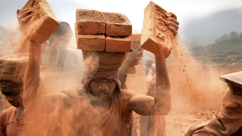 12 лет рабства: граждан Молдавии вызволили из трудового рабства в Испании