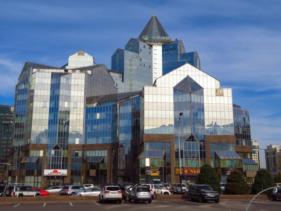 В Алматы эвакуируют бизнес-центр Нурлы Тау