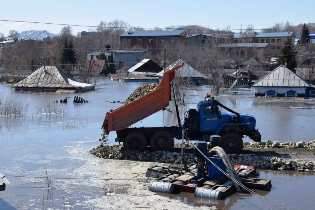 Бизнесмены ВКО не могут получить 281,5 млн тенге за работы по ликвидации паводков