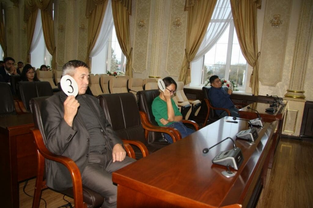 Торги перейдут в онлайн: в Уральске прошел заключительный «живой» земельный аукцион