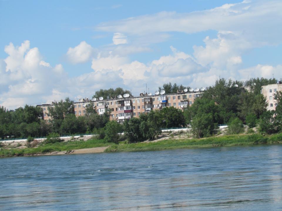 Что делать с Иртышом: каждый год река омывает берега, смывая все на своем пути