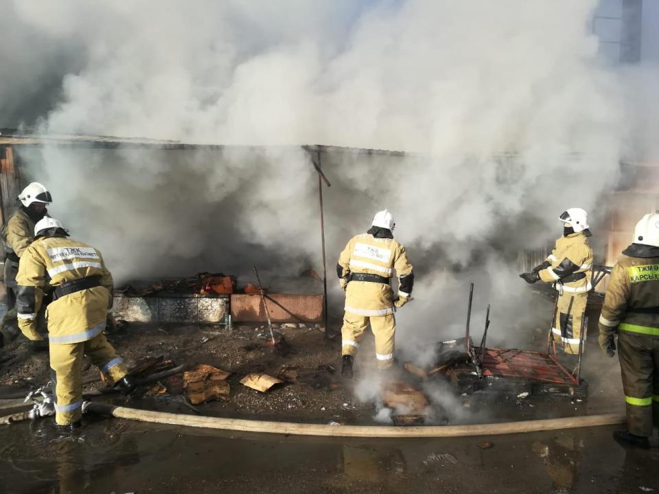 В Таразе загорелся один из крупнейших рынков «Ауыл-Береке»
