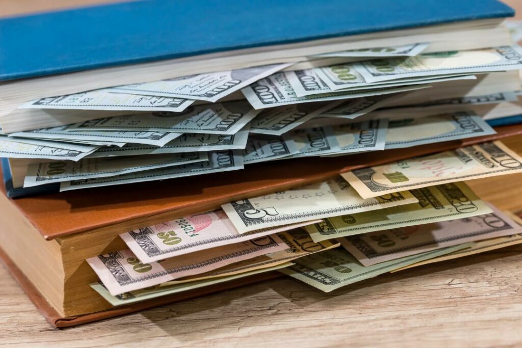 Продавцы книг бьют тревогу из-за нового закона