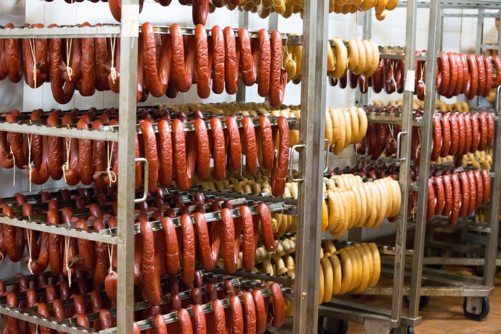 Дорогое сырье подталкивает мясопереработчиков СКО к смене ценников