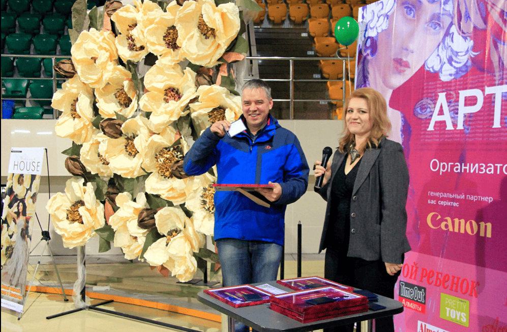 В Алматы прошла масштабная рождественская арт-ярмарка