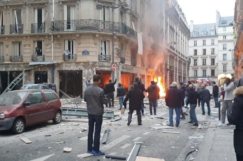 Взрыв в центре Парижа: погибли двое пожарных