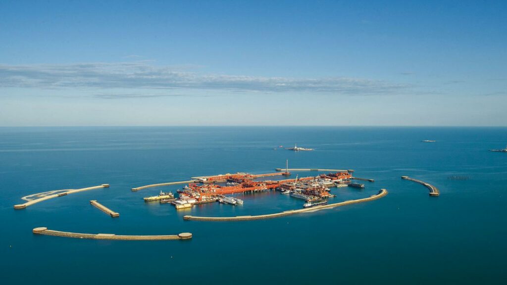 На Кашагане остановят добычу нефти