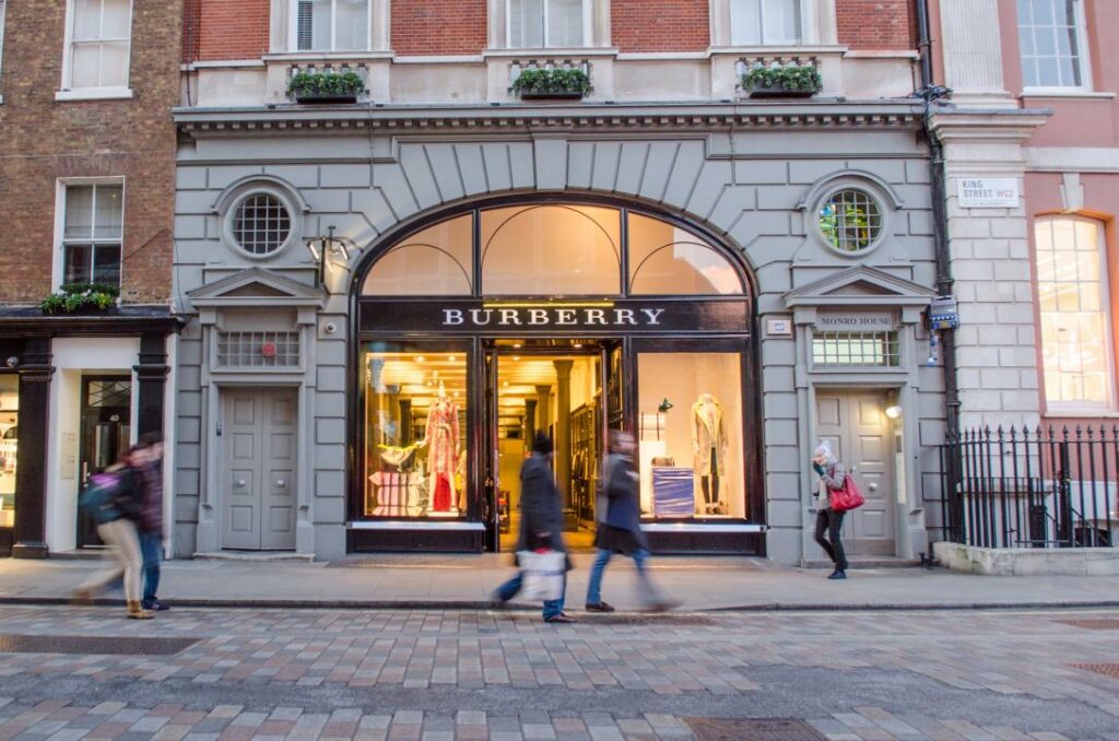 Продажи Burberry сократились по итогам 3-го финквартала