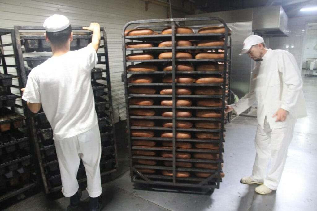 Легче закрыться, чем печь: если пекарни ЗКО не поднимут цены на хлеб, то уйдут в минус