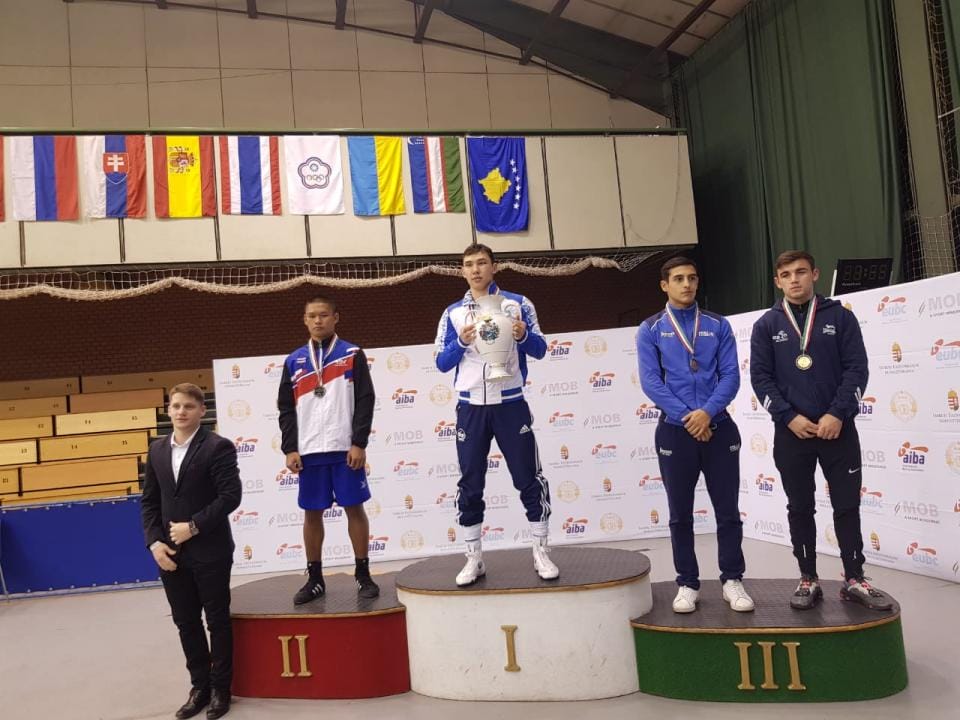 Казахстан завоевал три золотые медали на международном турнире по боксу в Венгрии