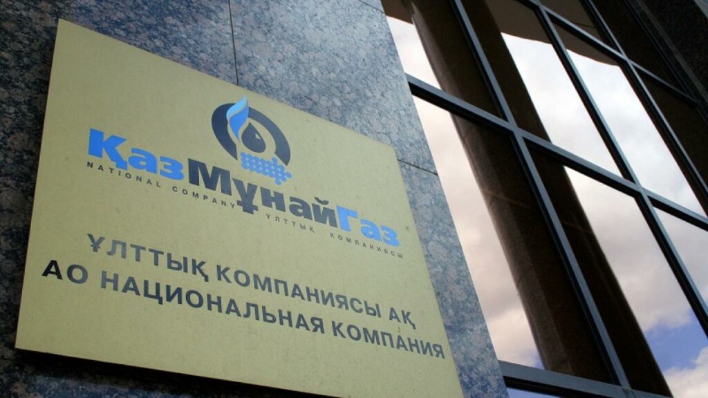 КазМунайГаз и SOCAR подписали договор доверительного управления СПБУ