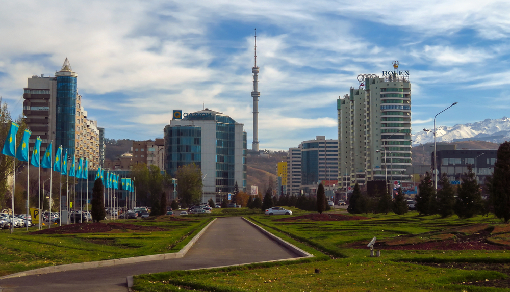 Полиция Алматы ищет бомбу в одном из банков по проспекту аль-Фараби