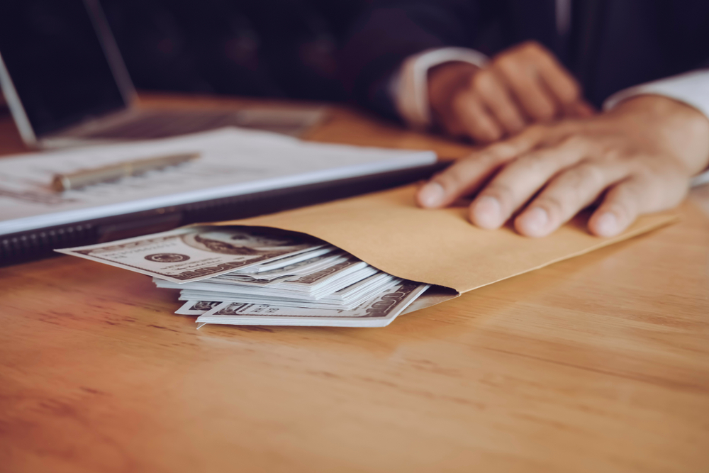 Департамент госдоходов Павлодарской области вновь «погорел» на взятке в $200 тысяч