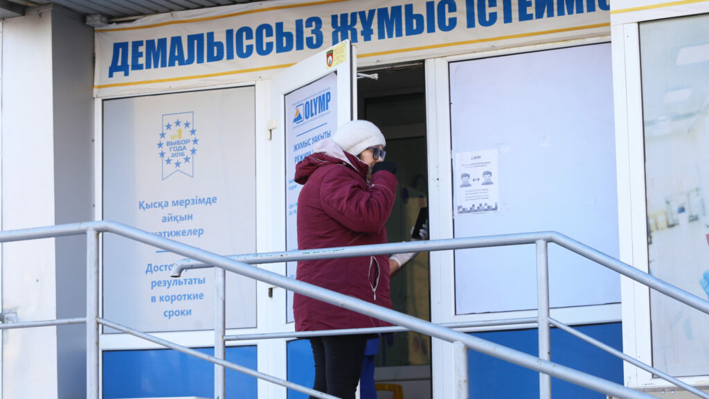 Коронавирус в Казахстане: выявили 3 231 новый случай