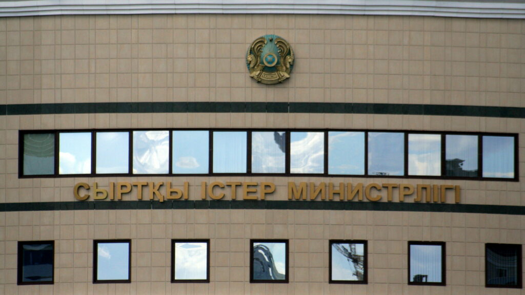 Куда казахстанцы в Украине могут обратиться за помощью