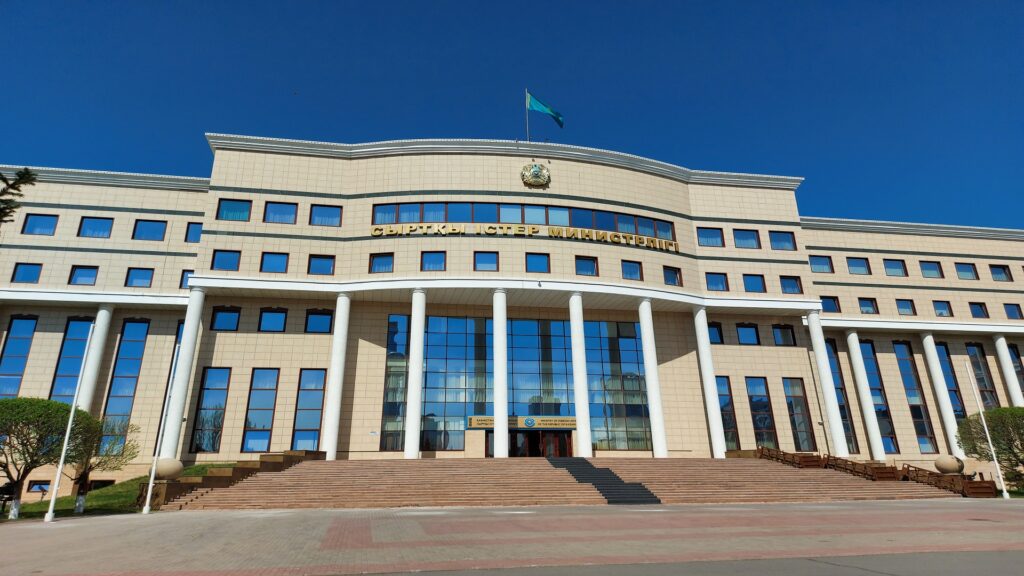 МИД РК отреагировал на отказ портов принимать грузы из страны