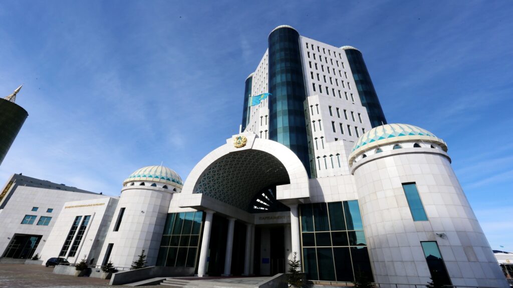 Политическая реформа в РК перенесет активность с улиц в стены парламента