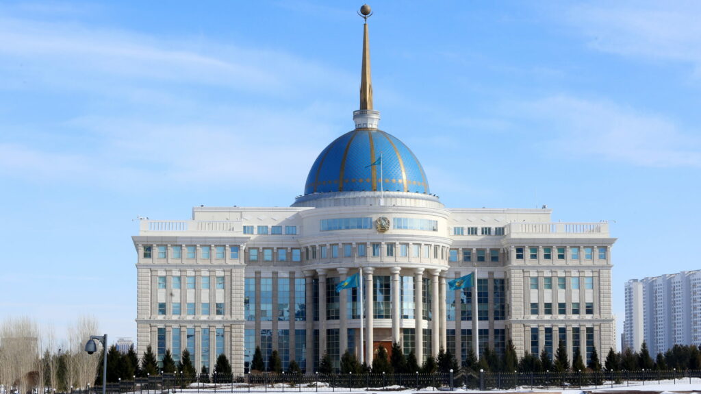 Вход в здание Акорды оставили по приложению Ashyq