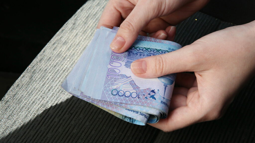 Замначальника УЗО Алматы временно отстранили от должности