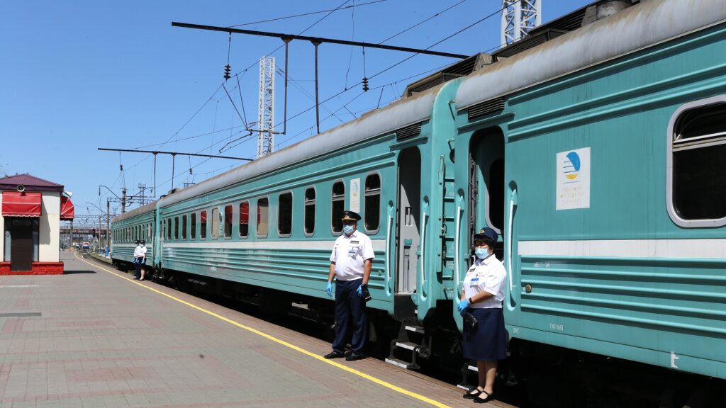 Несколько поездов вновь запустят из Казахстана в Россию