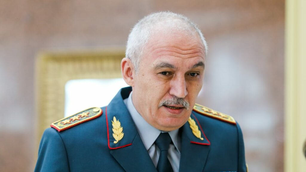 Глава Минобороны объяснил повестки в армию для молодых отцов и студентов
