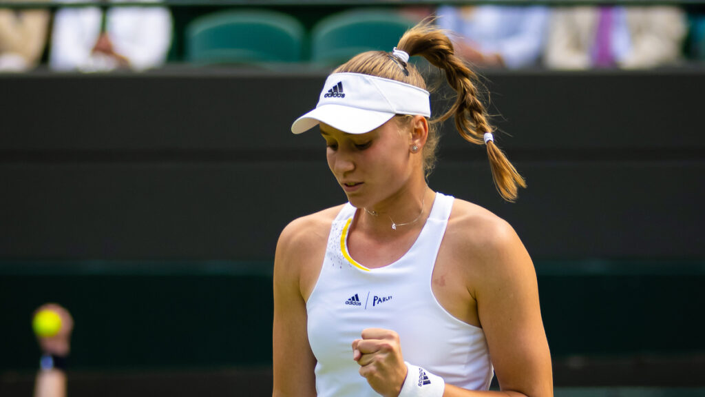 Елена Рыбакина выиграла Уимблдон