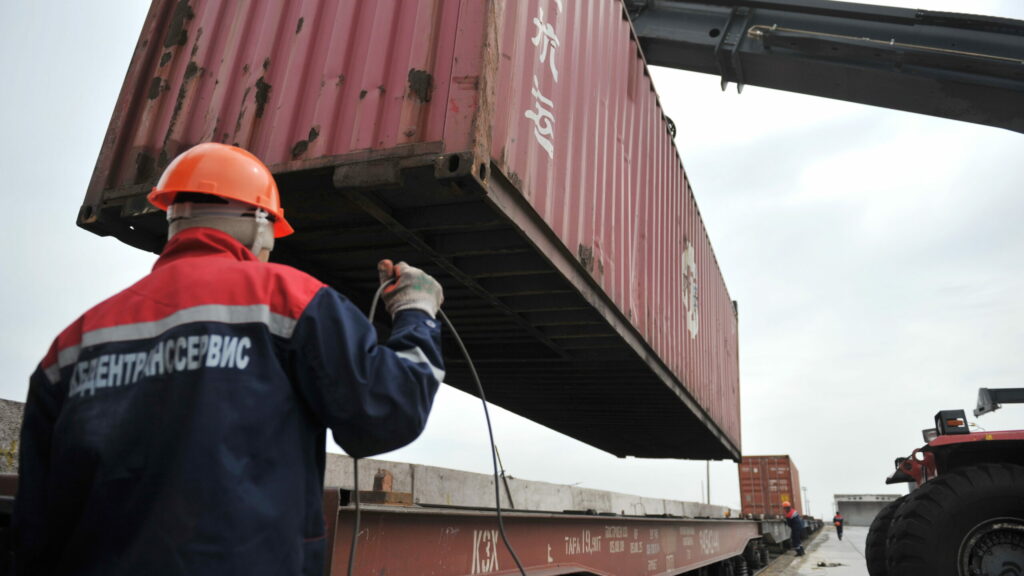 Kazakhstan increases manyfold its re-export to Russia