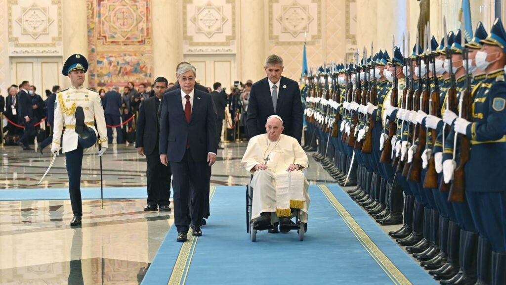 Папа Римский Франциск прибыл в Казахстан